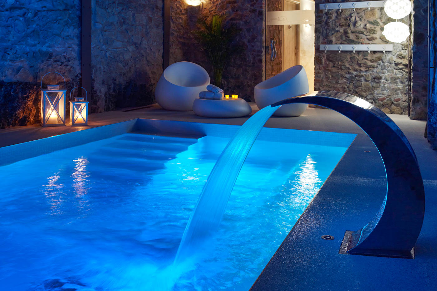 Jets and a fountain for massages